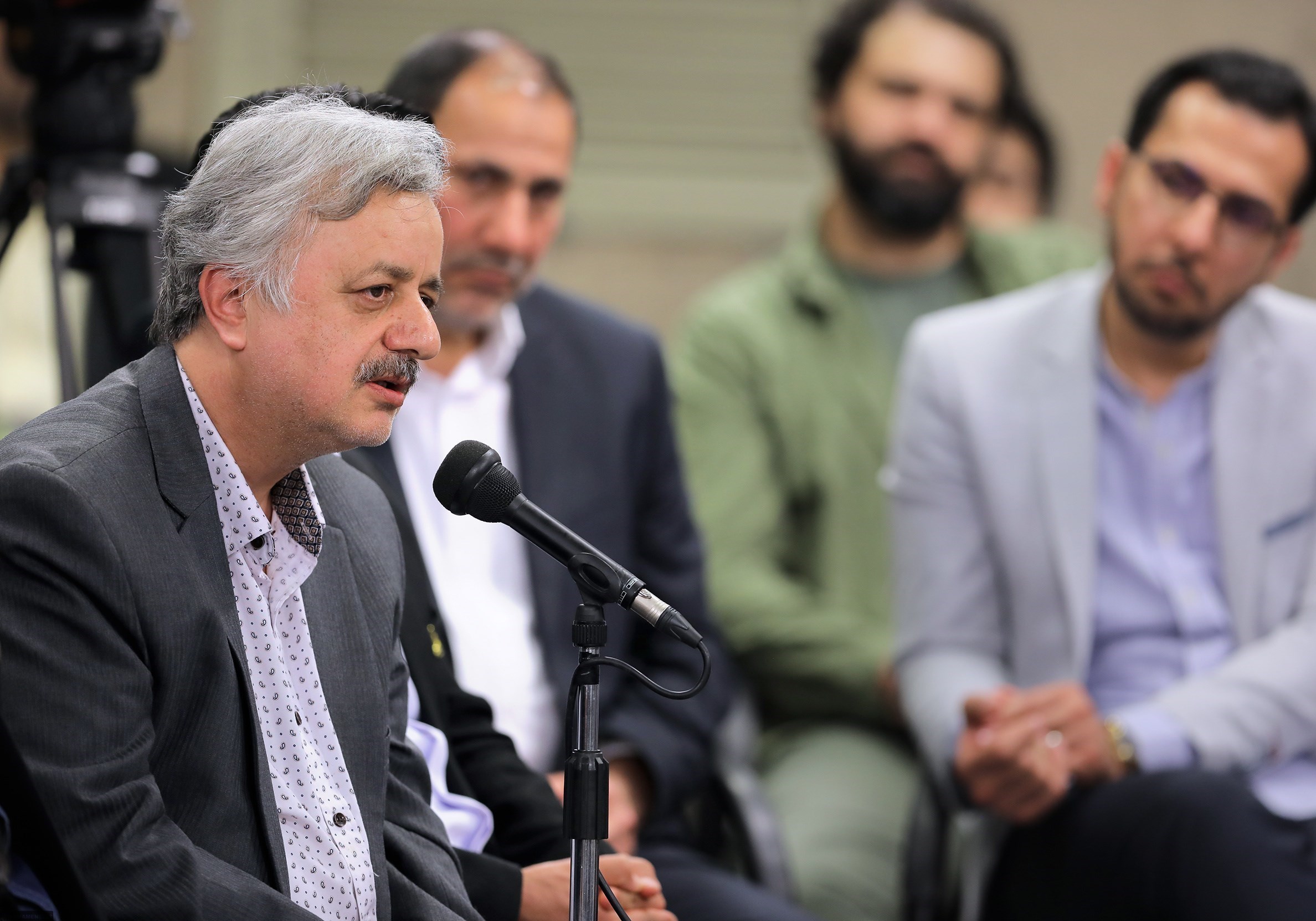 کشور افغانستان , آیتالله سید علی خامنهای , زبان فارسی ,