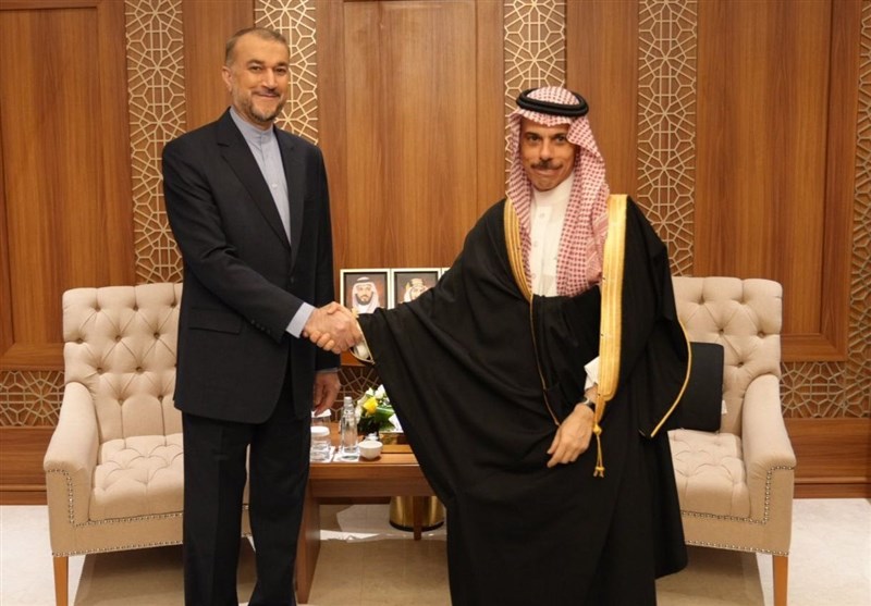 הבעת שביעות רצון של אמיר עבדולהיאן מתהליך שיתוף הפעולה בין איראן לסעודיה/ הדגשת בן פרחאן על חשיבותה של פסגת ג’דה לסיום המלחמה בפלסטין
