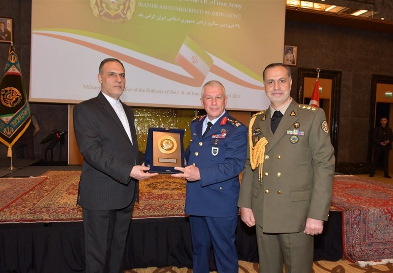 השגריר האיראני הדגיש את תפקידם של הכוחות המזוינים של איראן וטורקיה בשמירה על הביטחון