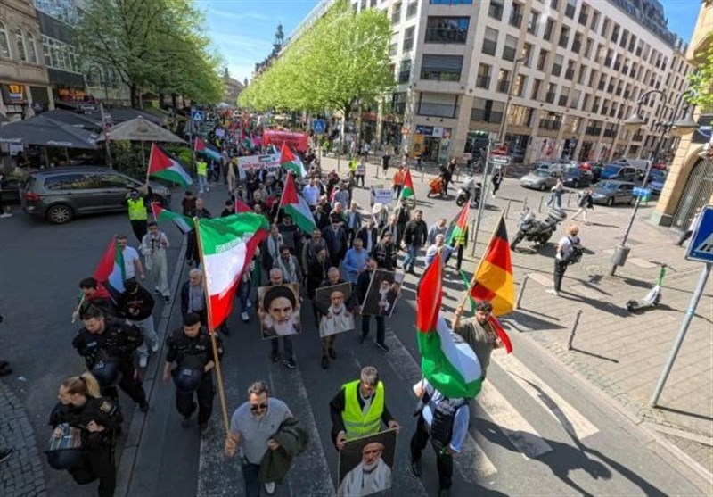 עריכת צעדת יום קודס בפרנקפורט