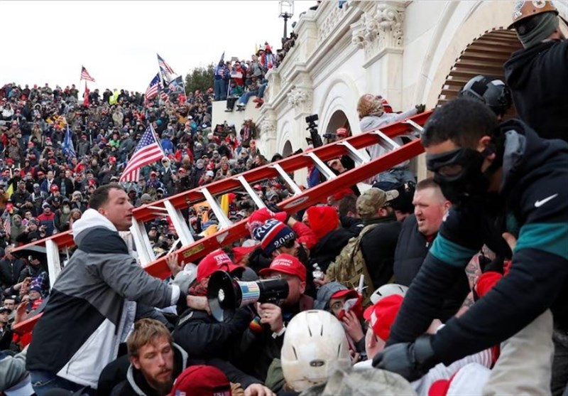 תוצאות הספקות לגבי אחד הנאשמים בתיק ה-6 בינואר עבור טראמפ