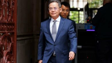 אנגליה זימנה את השגריר הסיני