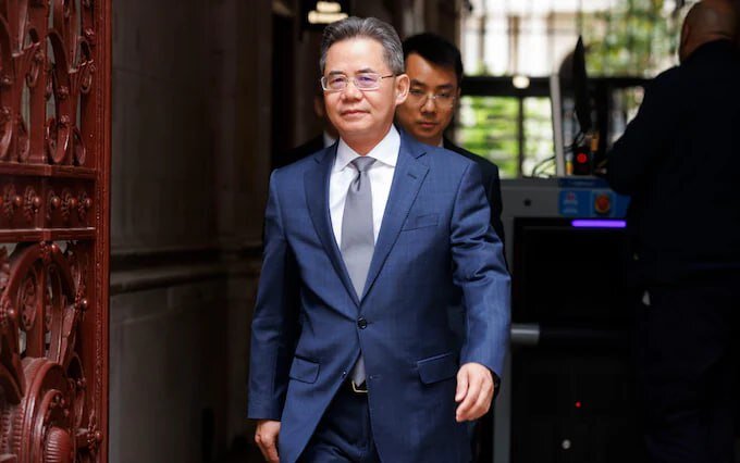 אנגליה זימנה את השגריר הסיני