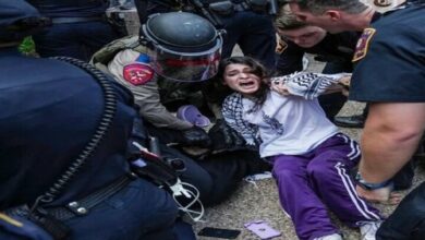 דיכוי, השעיה וגירוש; העימות של הטוען לדמוקרטיה עם תנועת הסטודנטים