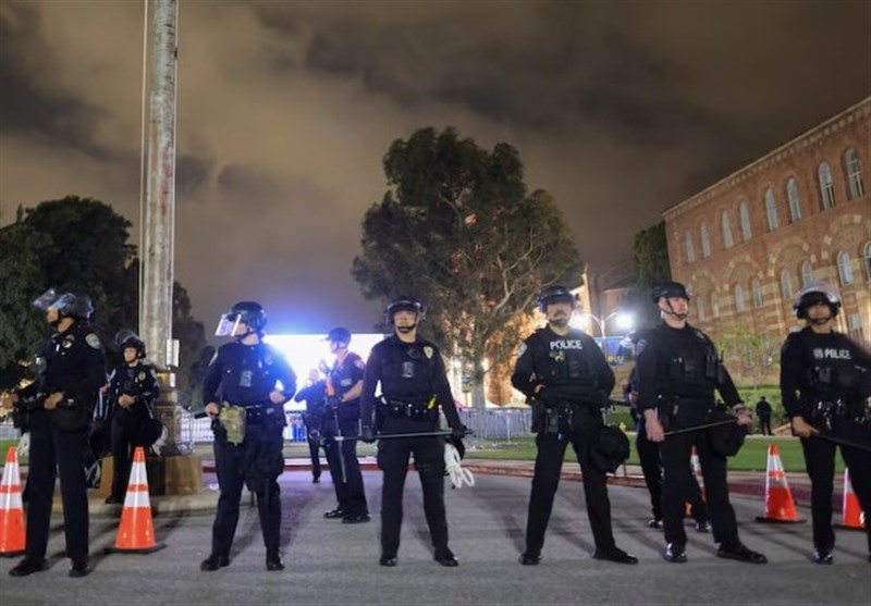 מעצר של 1000 סטודנטים אמריקאים המוחים על פשעי הציונים