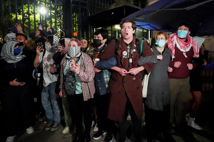 משטרת ניו יורק הסתערה על אוניברסיטת קולומביה ועצרה כ-300 סטודנטים