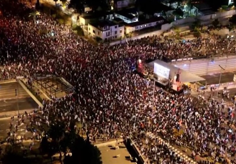 רחובות פלסטין הכבושה מלאים בציונים מפגינים