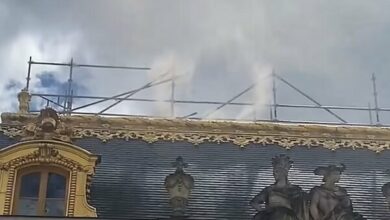 ארמון ורסאי עלה באש/מבקרים פונו