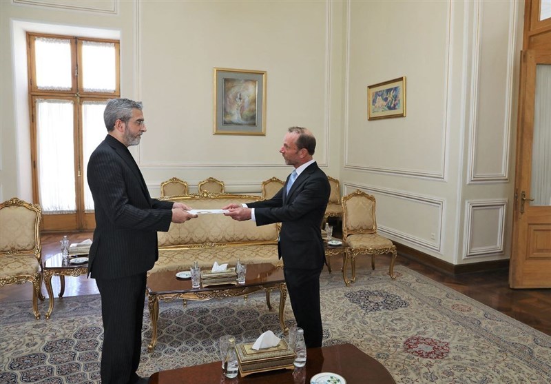 הצגת עותק מכתבי האמון של שגרירי אוסטרליה והונגריה בפני באגרי