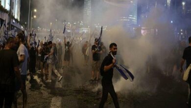 משטרת ישראל תוקפת מפגינים באמצעות תותחי מים