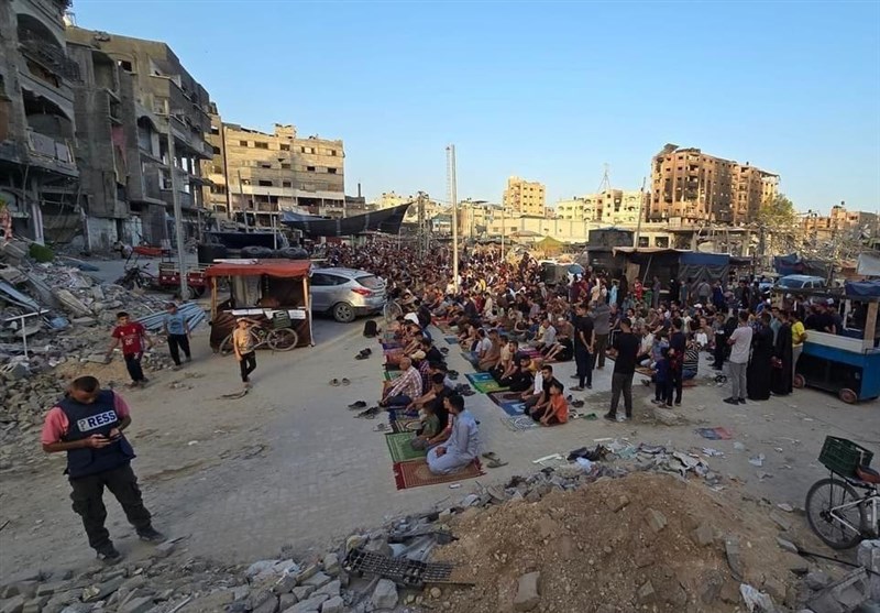 תפילת עיד אל-אדחא על חורבות העיר עזה