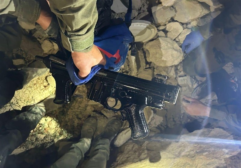 אוהדי השר הציוני הקיצוני אוגרים נשק