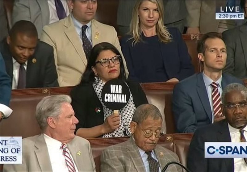 העלאת הסיסמה “פושע מלחמה” מול נתניהו בקונגרס