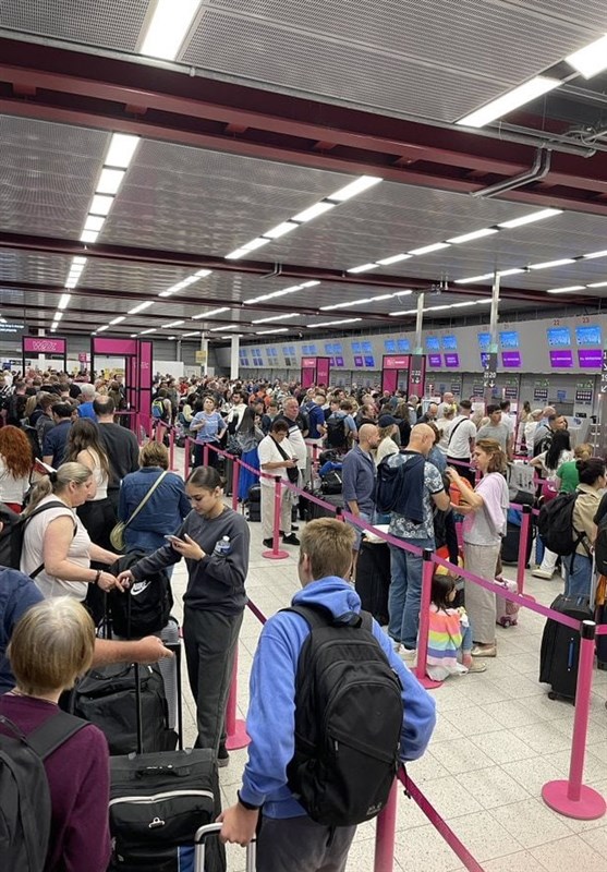 שיבוש נרחב בשדות תעופה ובנקים ברחבי העולם