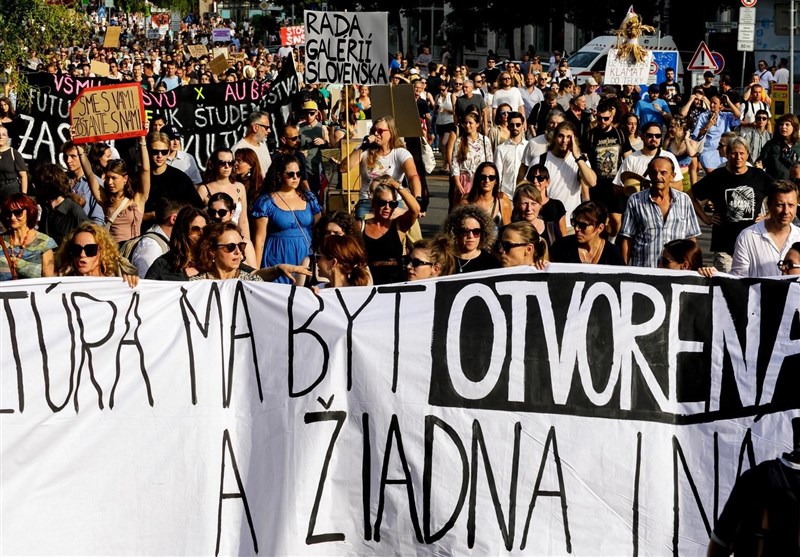 הפגנות של אלפי אנשים נגד ממשלת סלובקיה