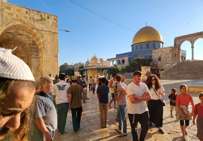 התקפה של 1700 מתנחלים ציונים על מסגד אל-אקצא