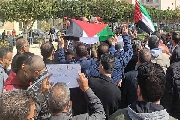 עצרת נגד מלחמה מול שגרירות ארה”ב בתוניסיה+ סרט