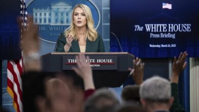 עימות מילולי חריף בבית הלבן בין דוברת הממשל לעיתונאי /בית הלבן , רשות ההגירה , עימות תקשורתי , פוליטיקה אמריקאית , זכויות אדם