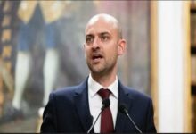 צרפת דורשת הפסקת התרחבות ההתנחלויות בגדה המערבית ומטילה סנקציות חסרות תקדים על מוסקבה /צרפת , רוסיה , האיחוד האירופי , הונגריה , גדה מערבית