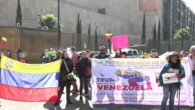 Protesters Attack US Embassy in Mexico City with Stones Amid Venezuela Tensions /US Embassy , Mexico protests , Venezuela crisis , anti-American sentiment , diplomatic tensions