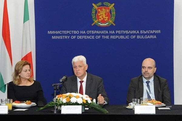 Bulgaria Halts Arms Shipments to Ukraine, Citing Need for Peace Talks /Bulgaria , Ukraine , Arms Embargo , Peace Talks , Defense Minister