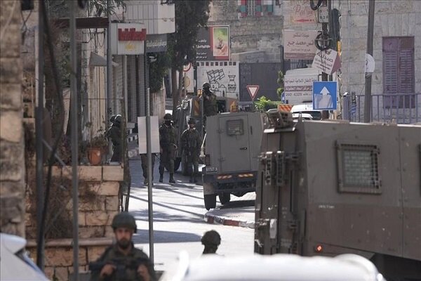 Israeli Forces Detain 11 Palestinians, Injure One in West Bank Raids /Israeli forces , West Bank , Palestinian detainees , Qalandia camp , Nablus