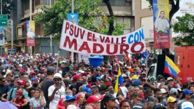 Venezuelan Supporters of Maduro Burn U.S. Flag in Caracas Protest /Venezuela , Nicolás Maduro , United States , Protest , Caracas
