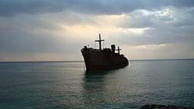 US Conducts Display Escort Mission in Strait of Hormuz Amid Regional Tensions /Strait of Hormuz , Persian Gulf , US Navy , Iran , Freedom of Navigation