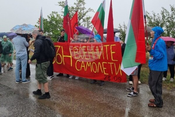 Bulgarian Protesters Oppose U.S. Military Aircraft Deployment /Bulgaria , United States , Military Aircraft , Protest , Iran