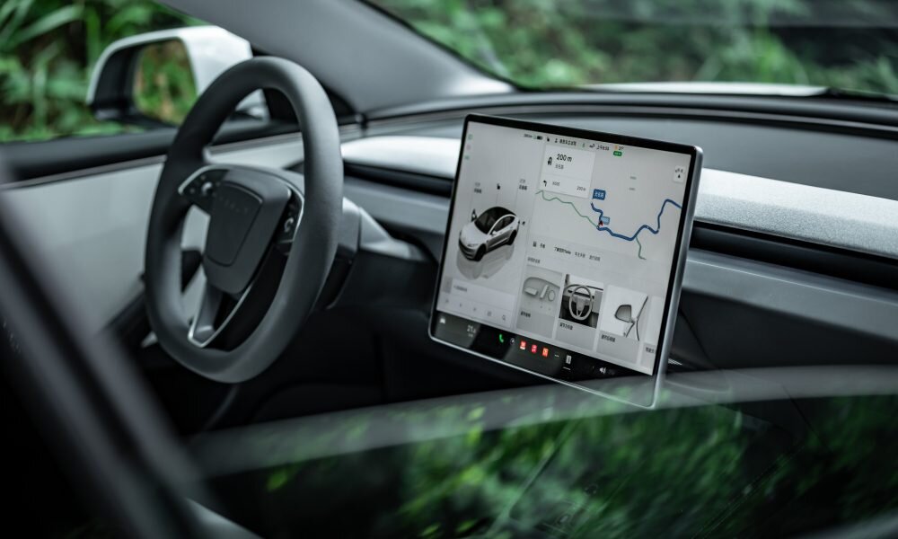 Inside Look: Modern Electric Vehicle Interior Showcases Advanced Infotainment System /electric vehicle , automotive technology , infotainment system , car interior , future mobility