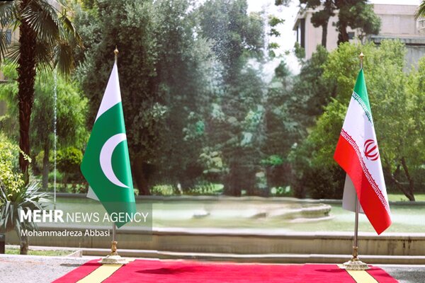 Pakistan Official Claims Ongoing Talks for Strait of Hormuz Reopening /Pakistan , Strait of Hormuz , Iran , US , Diplomacy