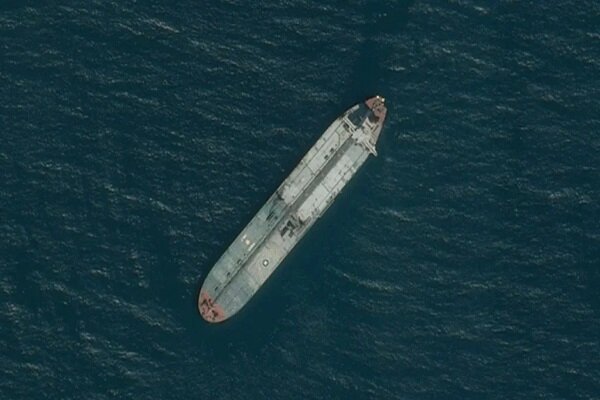 Unknown Projectile Hits Oil Tanker in Strait of Hormuz /Strait of Hormuz , Oil Tanker , Maritime Incident , Persian Gulf , Maritime Trade Operations