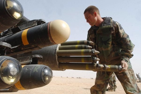 Pentagon Urges US Arms Manufacturers to Accelerate Weapons Production /Pentagon , US defense contractors , weapons production , military supplies , Department of Defense