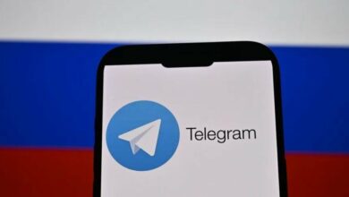 Telegram Appears on Screen Amidst Russian Flag Background /Telegram , messaging app , Russia , Russian flag , technology