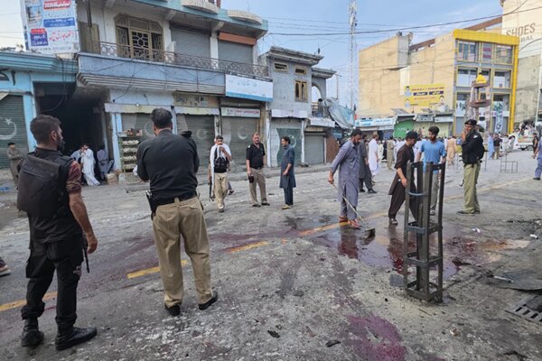 Suicide Attack Outside Police Station in Pakistan's Swat Valley Kills 14 /Pakistan , suicide attack , Swat Valley , terrorism , police