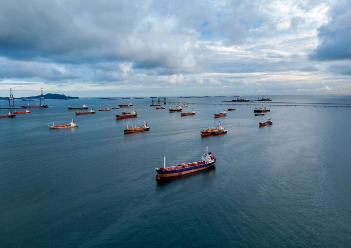 Dozens of Ships Await Iran's Authorization to Transit Strait of Hormuz /Strait of Hormuz , Iran , IRGC Navy , Oil Tankers , Maritime Security