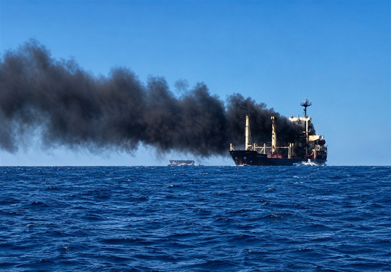 Super Oil Tanker Catches Fire and Stops in Strait of Hormuz After Striking Naval Mine /Strait of Hormuz , naval mine , oil tanker , IRGC Navy , maritime security
