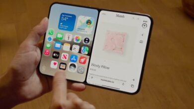 Innovative Dual-Screen Smartphone Design Showcases Seamless App Integration /smartphone , dual-screen , technology , app integration , e-commerce
