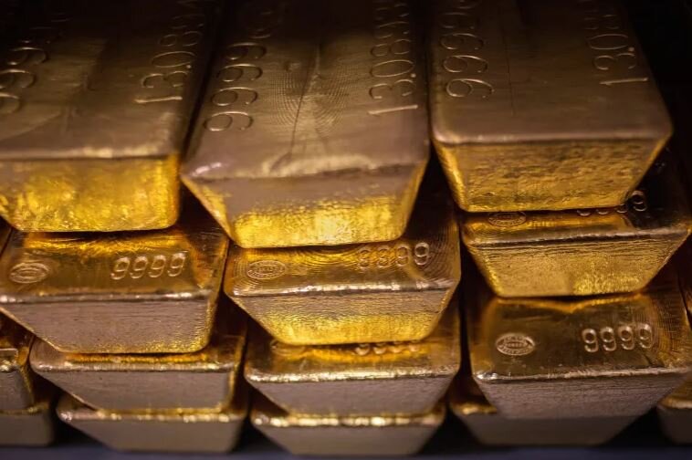 Gold Prices Surge Amid Global Economic Uncertainty /gold prices , economic uncertainty , safe-haven assets , inflation , global markets