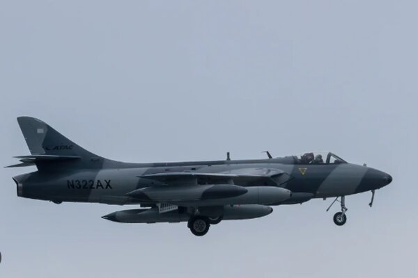 US Navy Jet Crashes Near Morro Bay, Pilot Rescued /US Navy , jet crash , Morro Bay , pilot rescue , military aviation