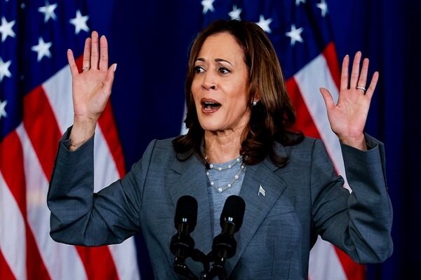 Harris Accuses Trump of Fear Over Media Bans /Donald Trump , Kamala Harris , White House Press Pass , Media Ban , First Amendment