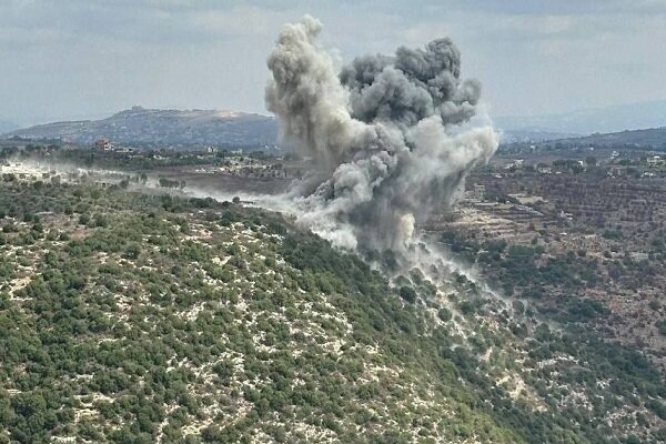 Israeli Artillery Strikes Southern Lebanon Amid Escalated Border Tensions /Southern Lebanon , Israeli shelling , Border tensions , Hezbollah , Middle East conflict