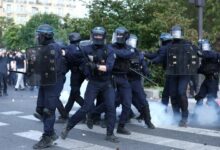 French Police Clash with Protesters Near Élysée Palace Amid Widespread Unrest /France protests , Paris unrest , Élysée Palace , Yellow Vests , police clashes