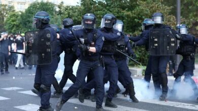 French Police Clash with Protesters Near Élysée Palace Amid Widespread Unrest /France protests , Paris unrest , Élysée Palace , Yellow Vests , police clashes