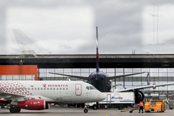 Moscow Airports Temporarily Suspend Operations Amidst Security Concerns /Moscow airports , Ukraine attack , air raid alert , drone interception , prisoner exchange