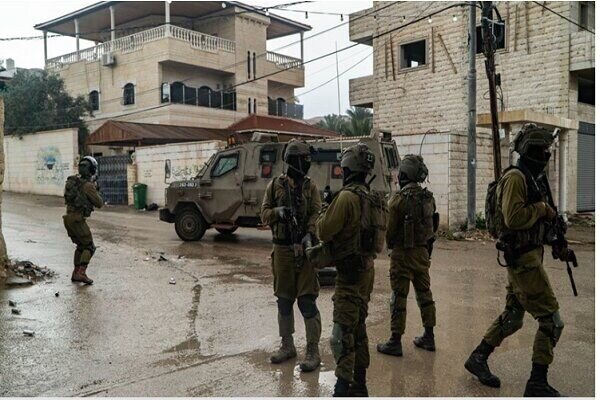 Severe Clashes in Hebron Cause Hundreds of Palestinian Families to Flee /Hebron clashes , Palestinian displacement , West Bank , Israeli occupation , Al-Jal'a
