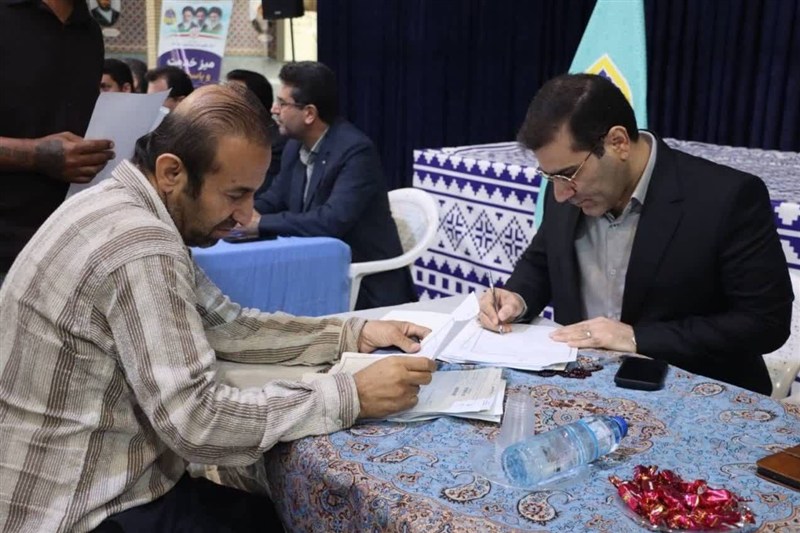 بررسی مشکلات بیش از 100 نفر از شهروندان در میز ارتباطات مردمی دشتی