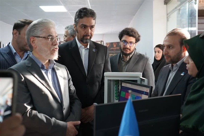 بازدید وزیرعلوم از توانمندی‌های شرکت‌های فناور پارک علم و فناوری کرمان