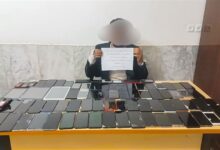 ناکامی متهم در خروج از مرز با 74 دستگاه تلفن همراه سرقتی