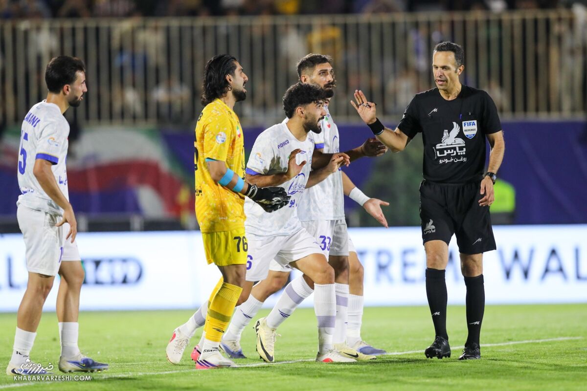 هیاهوی VAR در فوتبال ایران: رخدادی بی‌سابقه در بازی استقلال و چادرملو